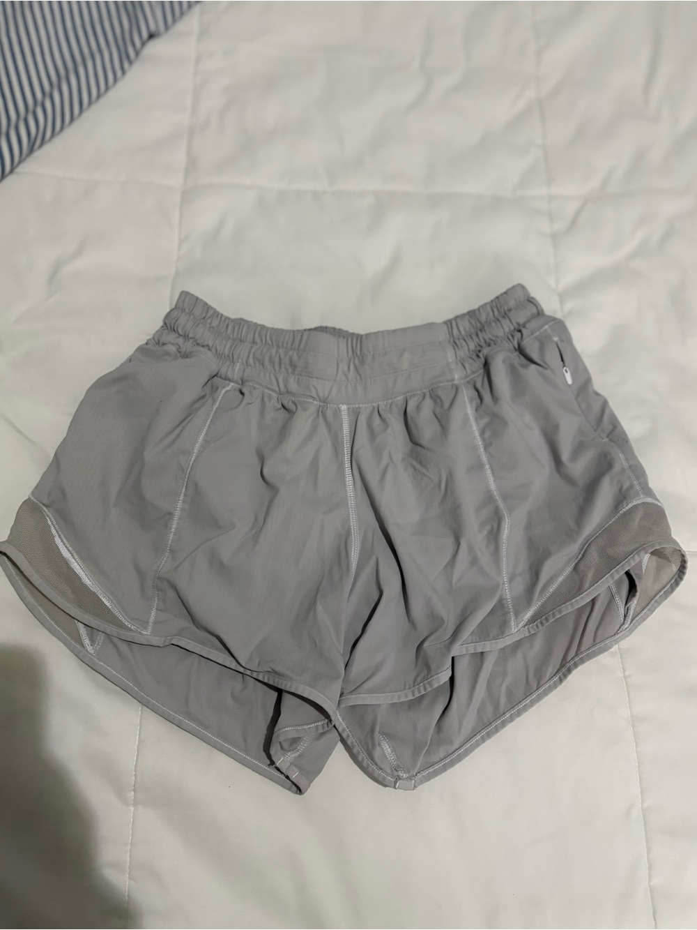 Lululemon Hotty Hot Grey 2.5" Running Athletic Shorts Sz
6